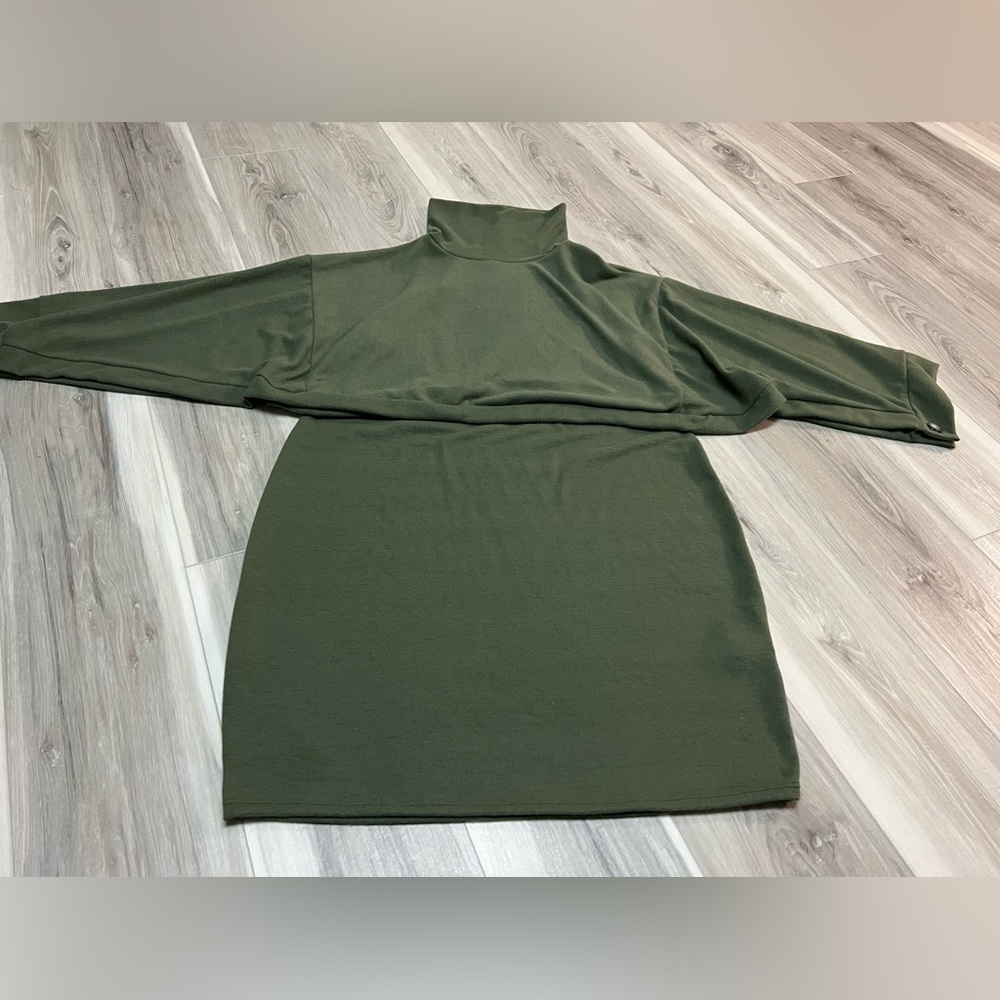 Green Turtleneck Bodycon Sweater Dress - Picture 6 of 6